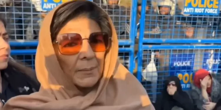 PTI sit-in at Rawalpindi’s Factory Naka concludes as Aleema, party workers leave without meeting Imran