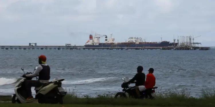Residual fuel fills Venezuela’s storage tanks as exports cut to minimum, sources say