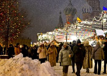 Russia's wartime consumer boom is cracking as shoppers tighten their wallets