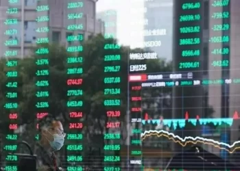 Shanghai stock benchmark hits 1-month high, HK closed for holidays
