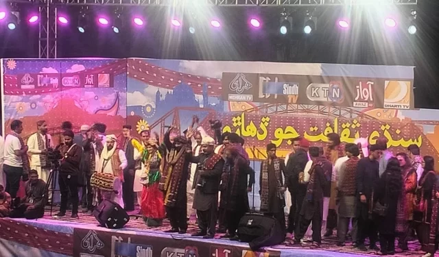 netizens celebrate during the sindh cultural day musical programme outside karachi press club on sunday photo express