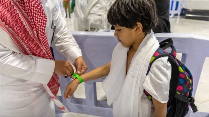 Smart Wristbands Launched to Protect Children at Grand Mosque in Makkah