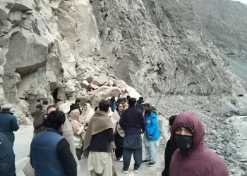 Thousands stranded after Karakoram Highway blocked by rockslide: official