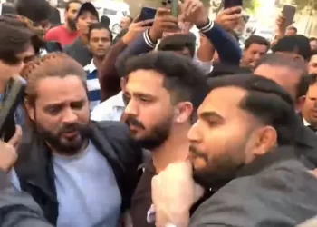 YouTuber Rajab Butt physically assaulted at sessions court in Karachi