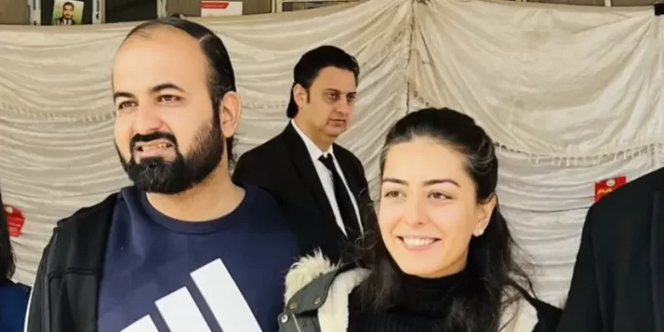 Arrested lawyers Imaan, Hadi boycott court proceedings in social media posts case
