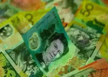 Australia, NZ dollars seesaw on greenback, keep climbing on yen