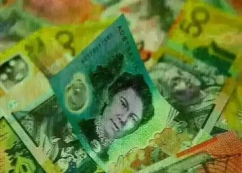 Australian, New Zealand dollars rise on yen outflows, weak greenback
