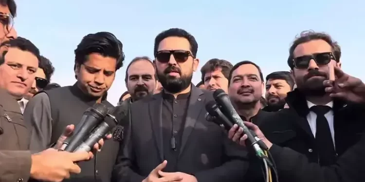 CM Afridi clarifies his ‘only stance’ is acting upon Imran’s directives to run KP, prepare for street movement