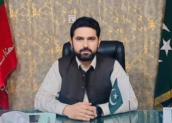 CM KPK Sohail Afridi Went Viral for Inviting Female Graduate’s Father on Stage to Present Her Medal