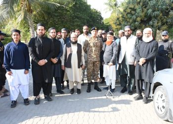 DG ISPR visits Jamia Darul Uloom, Receives warm Welcome by Mufti Taqi Usmani