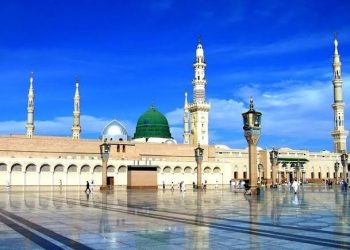 Elderly Man Ass@ulted in Masjid-e-Nabawi in Viral Video, Security Steps in to Separate to the Two