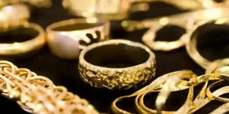 Gold per tola gains Rs9,200 in Pakistan