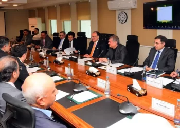 Govt reviewing measures to ease cost burden on exporters, Aurangzeb says