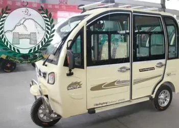 Green Ride Revolution! KP Govt Plans 10,000 E-Rikshaws for Peshawar
