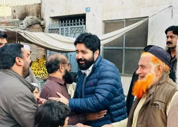 Gunmen attack brother of PTI’s Sheikh Waqas Akram in Jhang; guard killed, 3 others injured