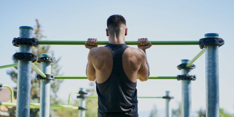 How to lose fat while maintaining muscle, according to the personal trainers of celebrities and business execs