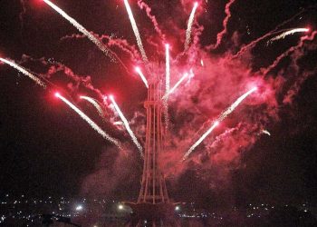 Lahoris on the Roads! Lahore Welcomes New Year 2026 with Stunning Fireworks