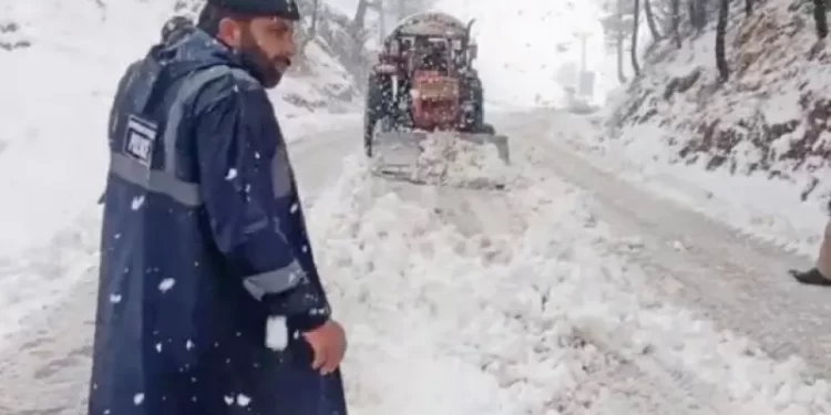 Mansehra schools, colleges sealed for holding classes in winter vacation