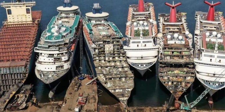 Pakistan has the Third-Largest Ship-Breaking Industry in the World