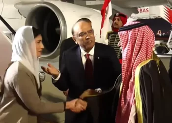 President Zardari arrives in Bahrain’s capital on 4-day official visit