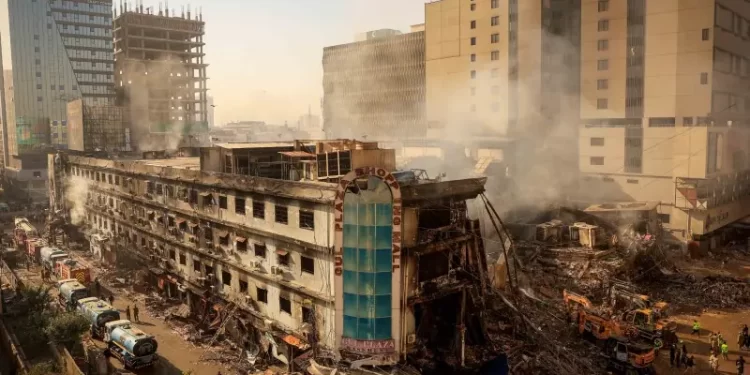 Rescue services continue search operation at Karachi’s Gul Plaza; 27 bodies recovered so far