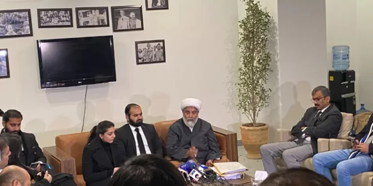 Senate opposition leader Abbas expresses solidarity with Imaan, Hadi; says dissent has been made a crime