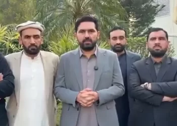 Sindh minister welcomes KP CM Afridi upon arrival at Karachi airport