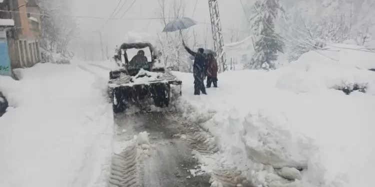 Snow blankets parts of KP, Murree; Met Office forecasts more rain, snow from Jan 25-27