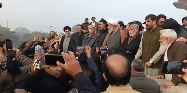 TTAP delegation reaches Minar-i-Pakistan; authorities close entry points