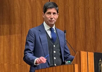 Trump picks former Fed official Warsh to run US central bank