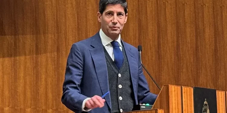 Trump picks former Fed official Warsh to run US central bank