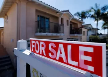 Trump says he will ban Wall Street investments in single-family homes