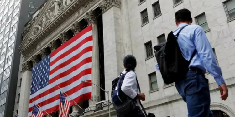 US job growth stuck at stall speed in December; unemployment rate dips to 4.4%