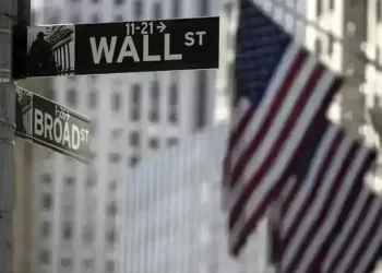 US stocks open lower, extending pullback