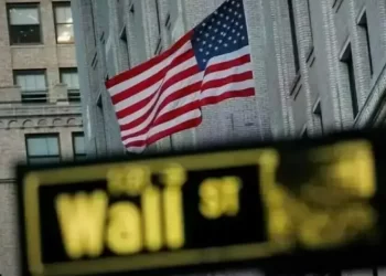 US stocks tumble on Trump tariff threat over Greenland