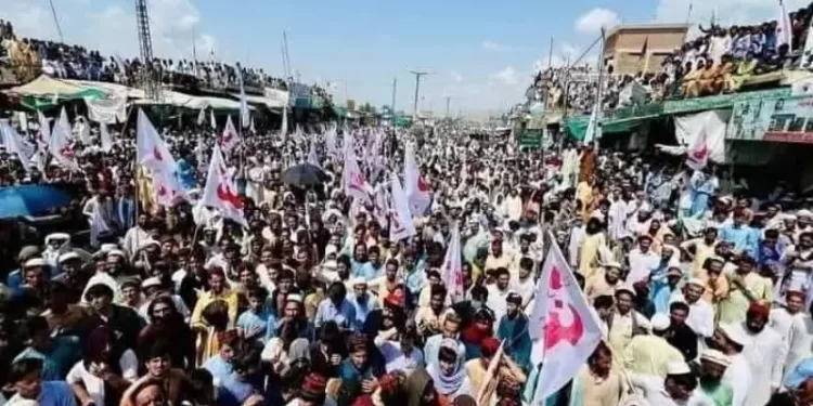 Utmanzai tribe holds peace rally in Mir Ali, warns of civil disobedience