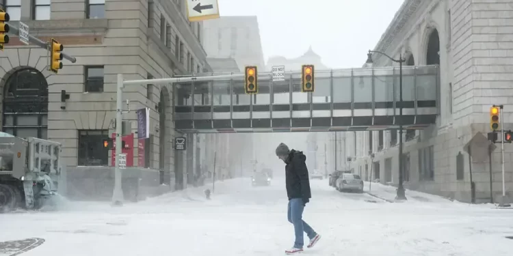 Winter storm kills dozens as cold lingers in central and eastern US