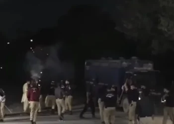 Karachi police clash with Jamaat-i-Islami workers outside Sindh Assembly