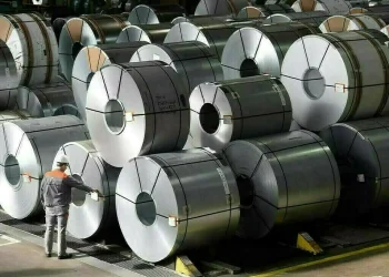 Aluminium drifts to one-week high while rising stocks weigh on copper