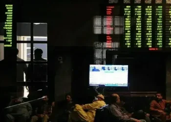 Buying momentum at bourse, KSE-100 up over 700 points in early trade - Markets