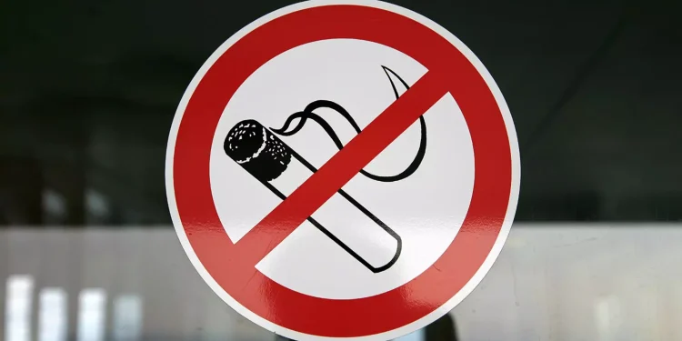 Deputy Commissioner Orders Strict No-Smoking Rules in Faislabad Hospitals