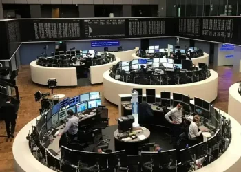 European shares flat as investors take stock of mixed earnings updates