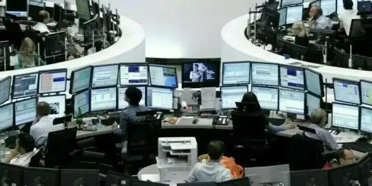 European shares set for weekly gains as earnings outlook improves; geopolitical tensions in focus