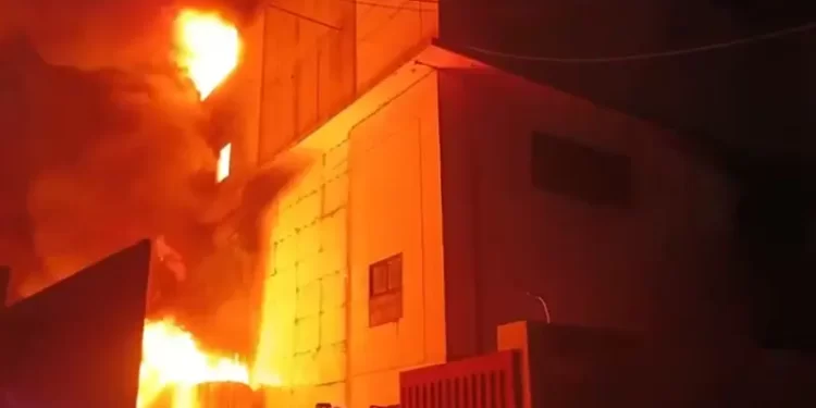 Fire erupts at factory in Karachi’s Landhi