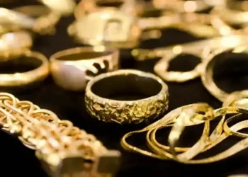Gold per tola gains Rs1,300 in Pakistan
