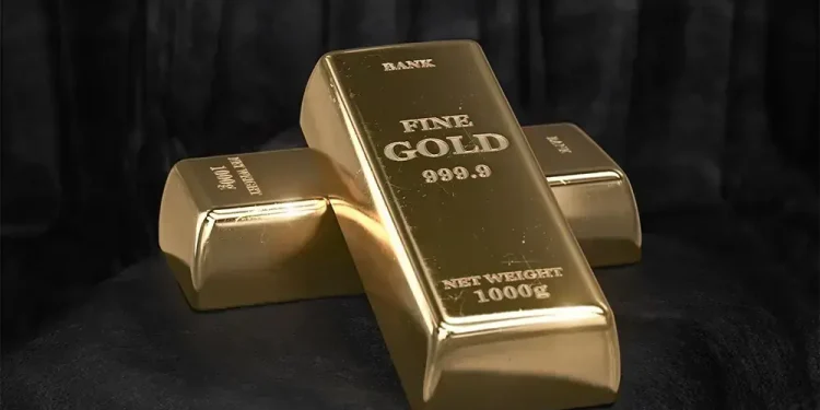 Gold price drops by Rs9,000 per tola in Pakistan