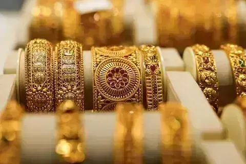 Gold price per tola gains Rs3,400 in Pakistan - Markets