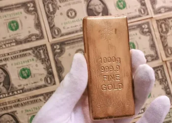Gold rises as US tariff uncertainty lifts safe-haven demand