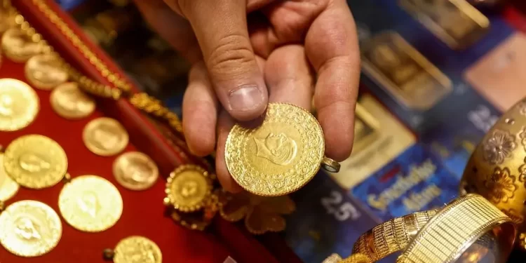 Gold, silver set for weekly losses on tech selloff and stronger dollar