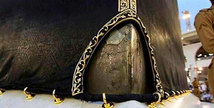 Holy Kaaba Caretaker Seen Anointing Rukan Yamani with Oil